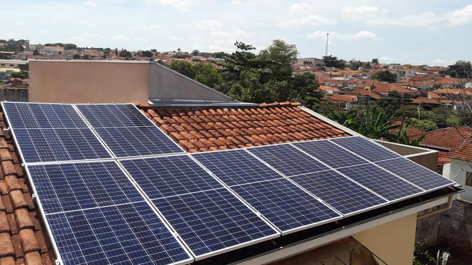 Sistema de Energia Solar Completo, projeto elaborado e executado em Catanduva SP, no bairro Higienópolis, sistema elaborado com inversor Fronius 3 kva e 8 placas 360w, gerará em torno de 370kWh mensais!